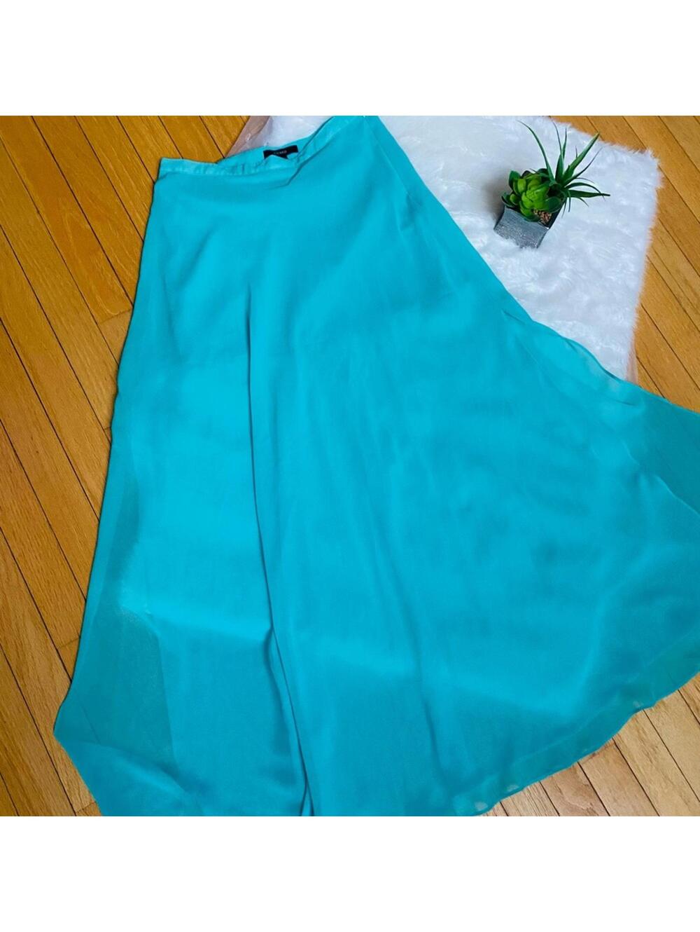 Forever 21 Women's Turquoise Flowing Skirt Size M